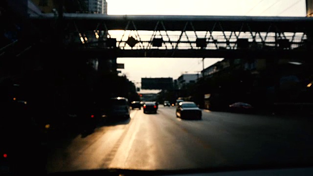 4K WS:泰国曼谷市中心日落时分的交通状况视频下载