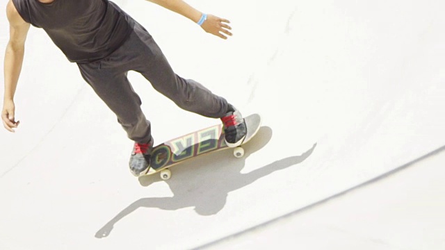 滑板研磨和前侧空气视频下载