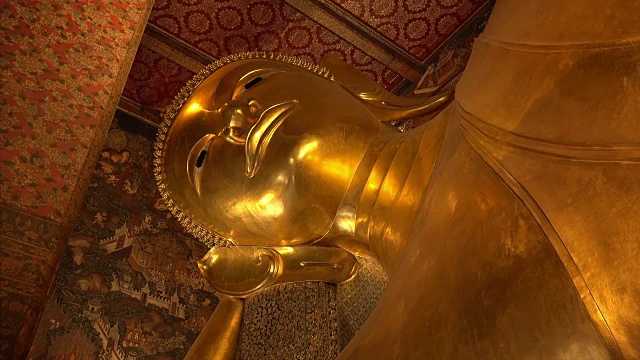 泰国曼谷卧佛寺的巨型卧佛视频下载