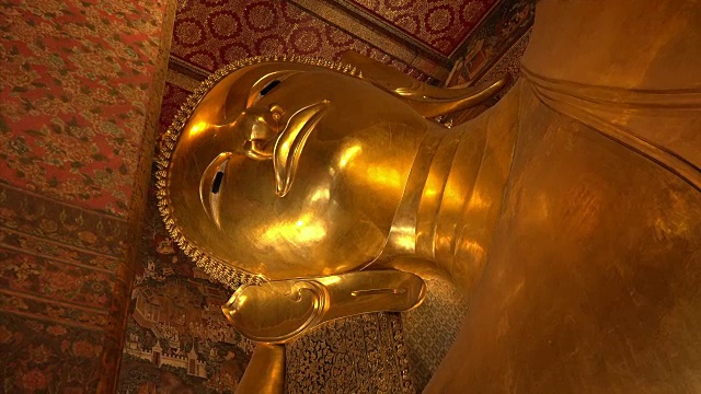 泰国曼谷卧佛寺的巨型卧佛视频下载
