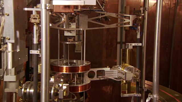 运行中的瓦特平衡机，位于美国盖瑟斯堡国家标准与技术研究所视频素材