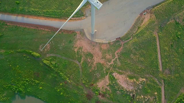鸟瞰图的风力涡轮机视频下载