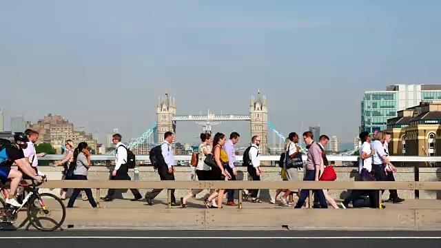 4k伦敦桥，英国伦敦办公建筑区商务人士运动视频素材