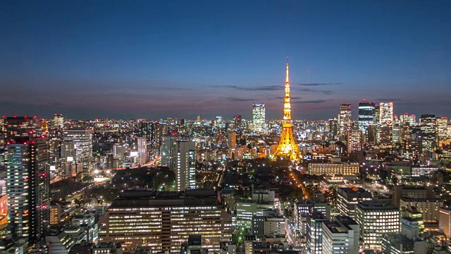 东京塔城市景观，东京天际线关东日本，多莉拍摄运动右向左视频素材