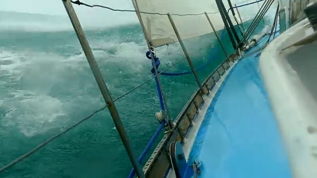 暴风雨中的极限赛船会视频素材