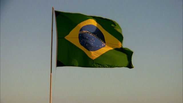 中镜头巴西国旗在户外飘扬视频素材
