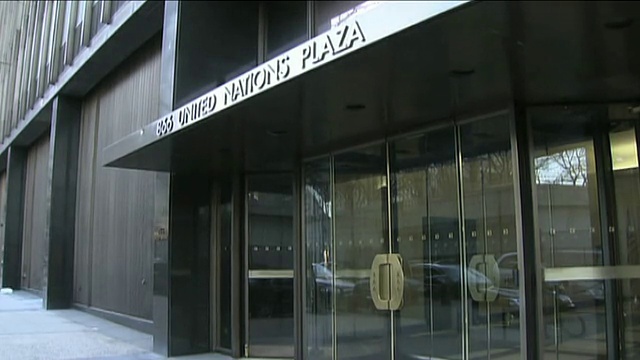 反射窗是日本常驻代表团和纽约联合国大楼的特征。高清。视频下载
