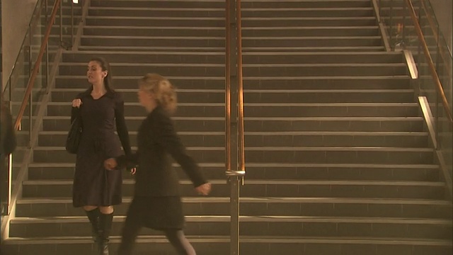 TD, MS，人们下楼梯，奥林匹克公园火车站，悉尼，澳大利亚视频素材