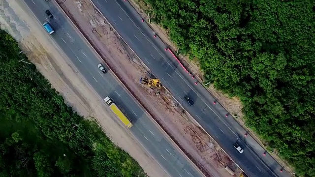 鸟瞰图的高速公路通过农村视频下载