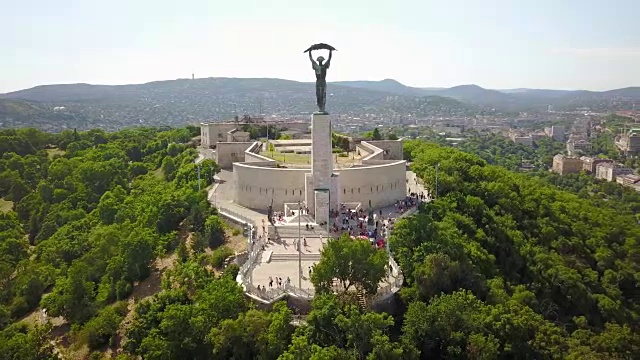 盖勒特山和自由女神像-布达佩斯视频下载