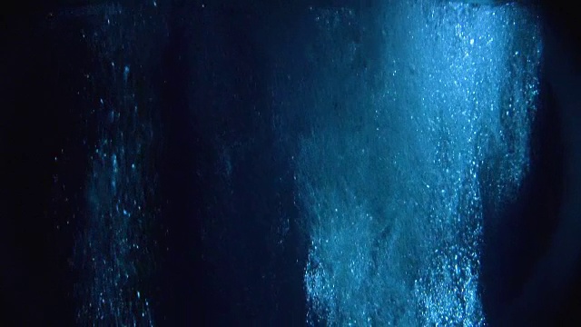 神秘的水下气泡风景视频素材
