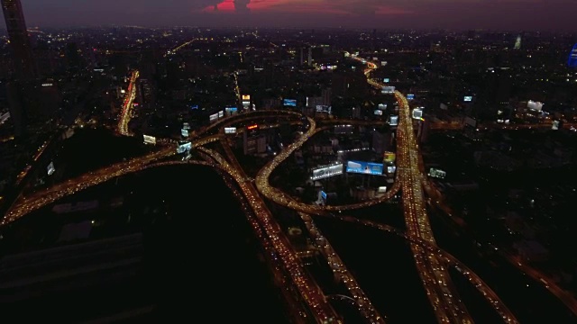 夜间空中城市交通视频下载