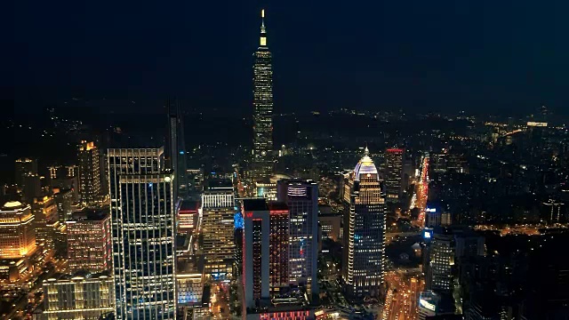 台北金融区夜间鸟瞰图，台湾视频下载