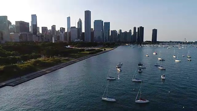 密歇根湖上的帆船视频素材