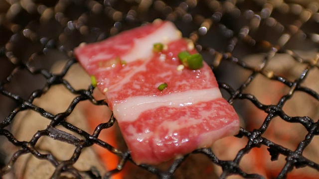 日式餐厅的和牛烧烤视频下载