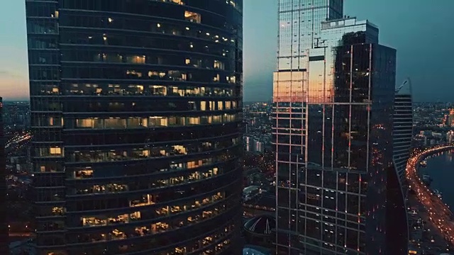 日落时摩天大楼的天际线视频素材