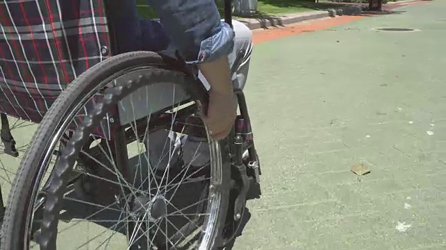 残疾人离去视频素材