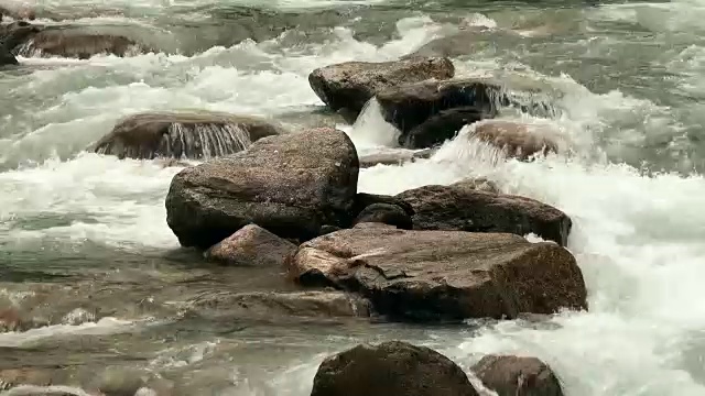 克里姆里瀑布的山河视频下载