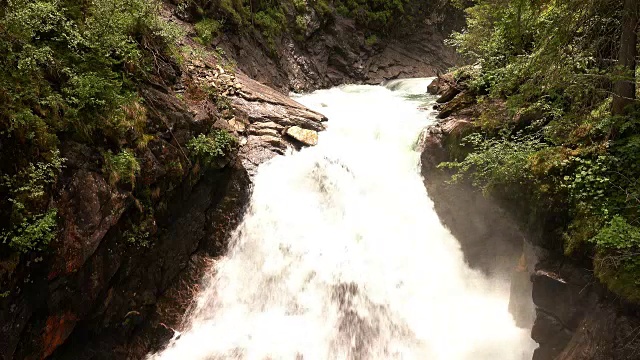 克里姆里瀑布的山河视频下载