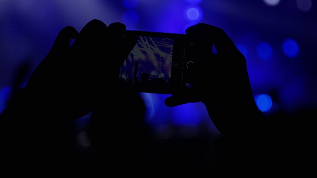 手机拍摄的特写音乐活动视频素材