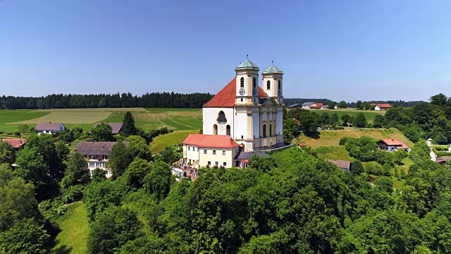 巴伐利亚州伯格豪森附近的马里恩伯格朝圣教堂视频下载