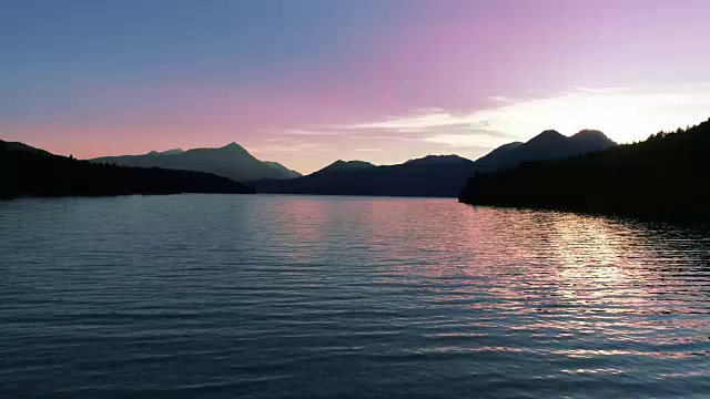 日落时分，上巴伐利亚的瓦尔辰湖视频下载