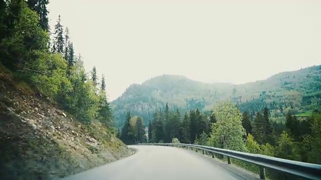 挪威山中的风景优美的道路视频素材