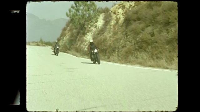 Cafe Racer摩托车上的16mm电影视频素材