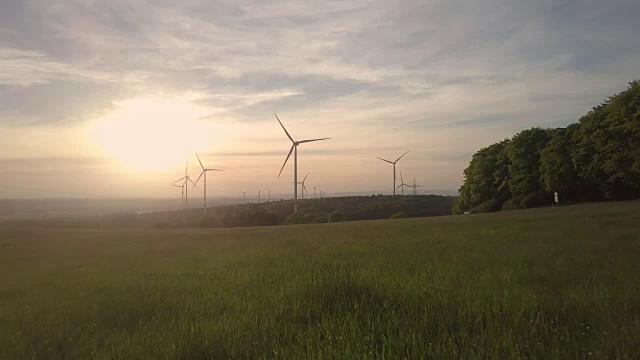 风力:日落时的风力视频下载