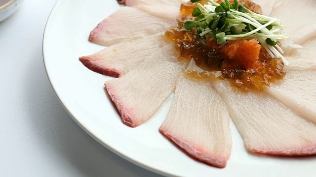 白盘生鲜滨鱼肉刺身视频下载