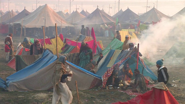 印度北方邦，安拉哈巴德，营地，临时村庄视频素材