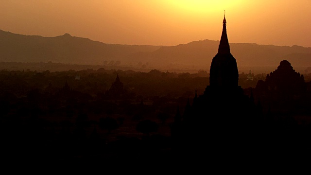 缅甸-缅甸:日落中的寺庙视频素材