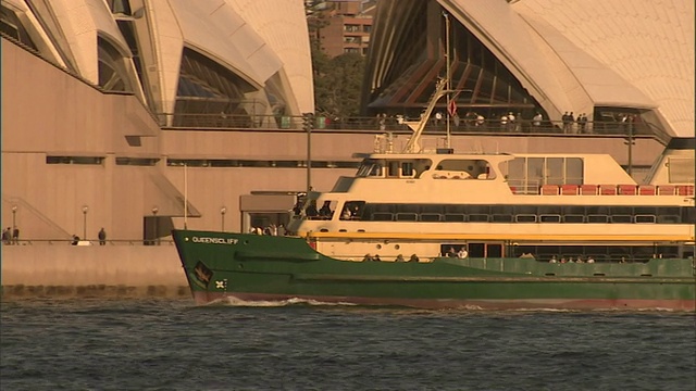 PAN渡轮经过悉尼歌剧院/澳大利亚悉尼视频下载