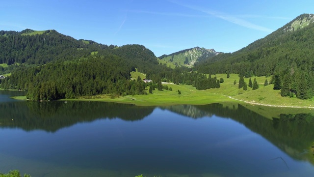 巴伐利亚阿尔卑斯山的斯皮津湖视频下载