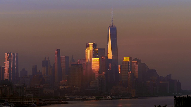 清晨，哈德逊河沿岸的曼哈顿下城，雾气蒙蒙。视频素材