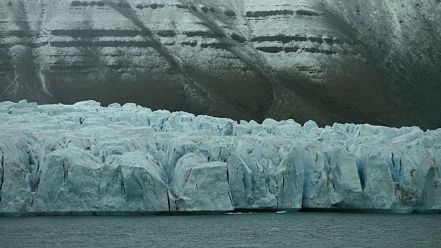 加拿大努勒维特克罗克湾的冰川视频下载
