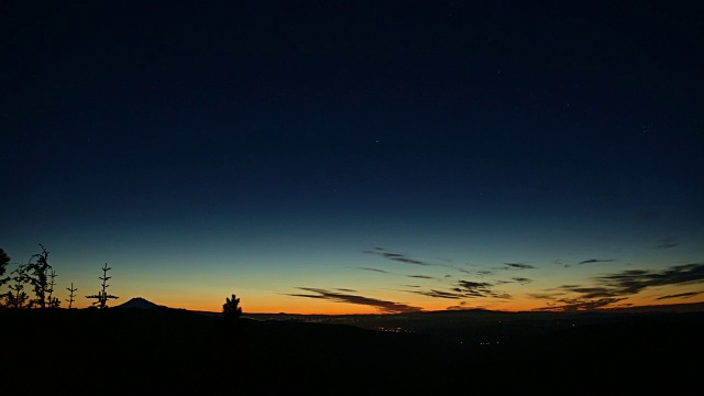 晨光照耀着亚当斯山和胡德河以及失落的湖丘上的星星视频素材