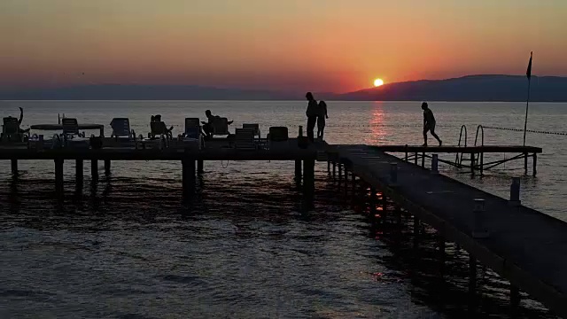 海滩和海边的日落视频下载