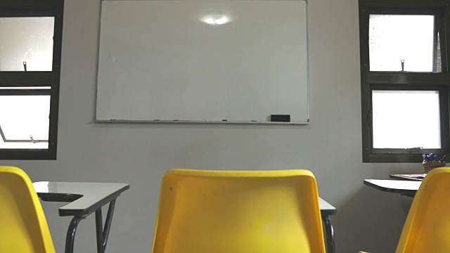 教室的桌子视频素材