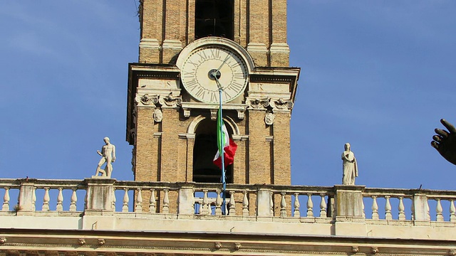 意大利，罗马，CU, LA，马可·奥勒留骑马雕像和Senatorio宫塔视频素材
