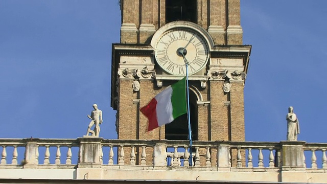 CU, ZO, LA, Palazzo Senatorio塔和马可·奥勒留骑马雕像，罗马，意大利视频素材