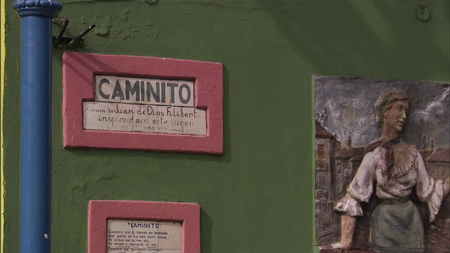CU墙上的牌匾宣布卡米尼托区是以阿根廷布宜诺斯艾利斯探戈音乐家Juan de Dios Filiberto的作品命名的视频下载