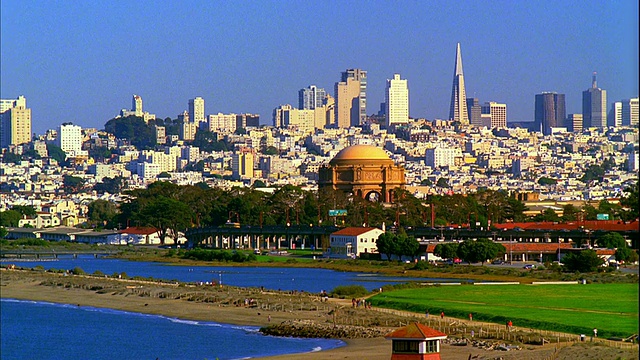 WS，城市景观与艺术宫殿和克里希场前景，旧金山，加利福尼亚，美国视频下载