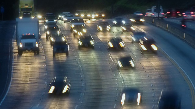 T/L HA WS交通行驶在405高速公路上，美国加州洛杉矶视频素材