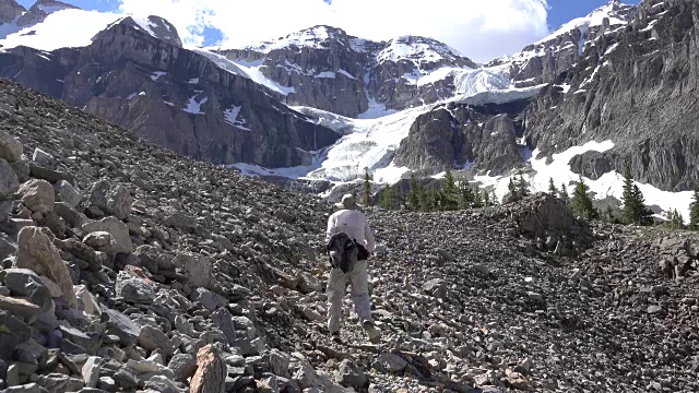 加拿大不列颠哥伦比亚省库特内国家公园斯坦利冰川步道探险视频下载