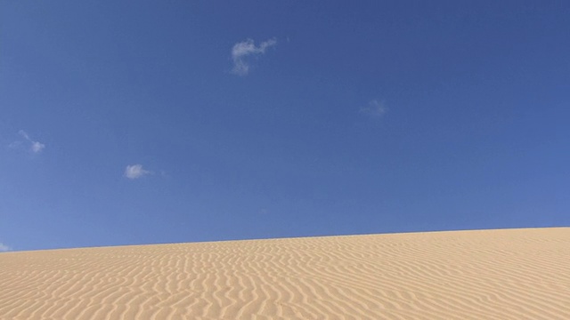 西班牙加那利群岛富埃特文图拉的科拉雷霍自然公园沙丘上空视频素材