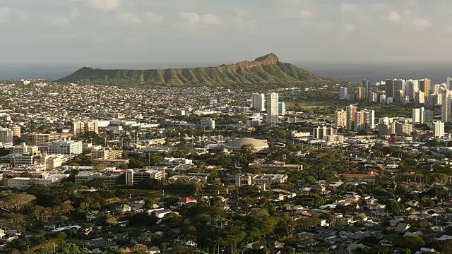 夏威夷火奴鲁鲁市中心和威基基城市景观视频素材
