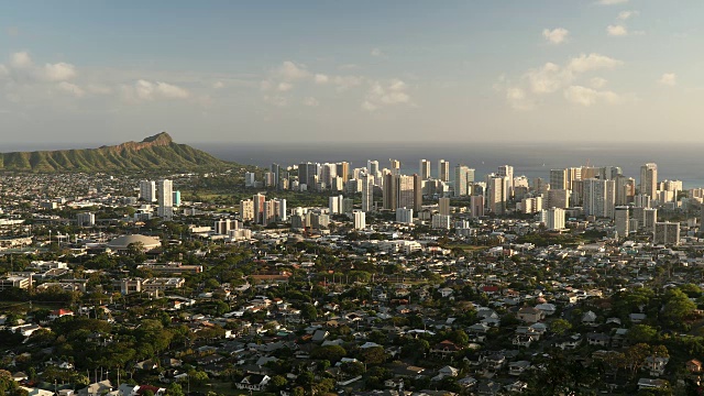 夏威夷火奴鲁鲁市中心和威基基城市景观视频素材