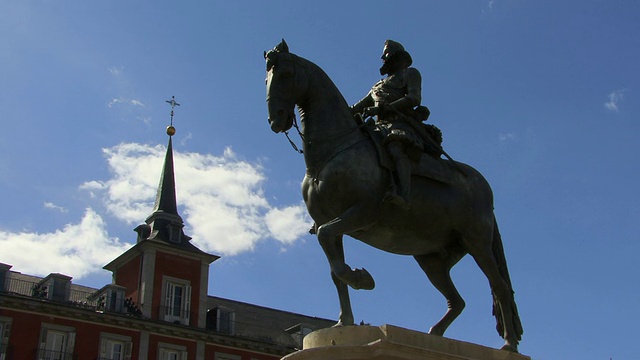LA MS菲利普三世雕像在广场/西班牙马德里视频素材