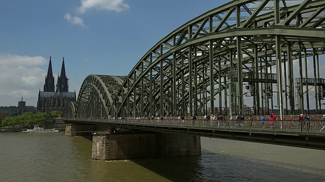 霍亨索伦桥，莱茵河和大教堂，科隆，北莱茵河威斯特伐利亚，德国视频素材